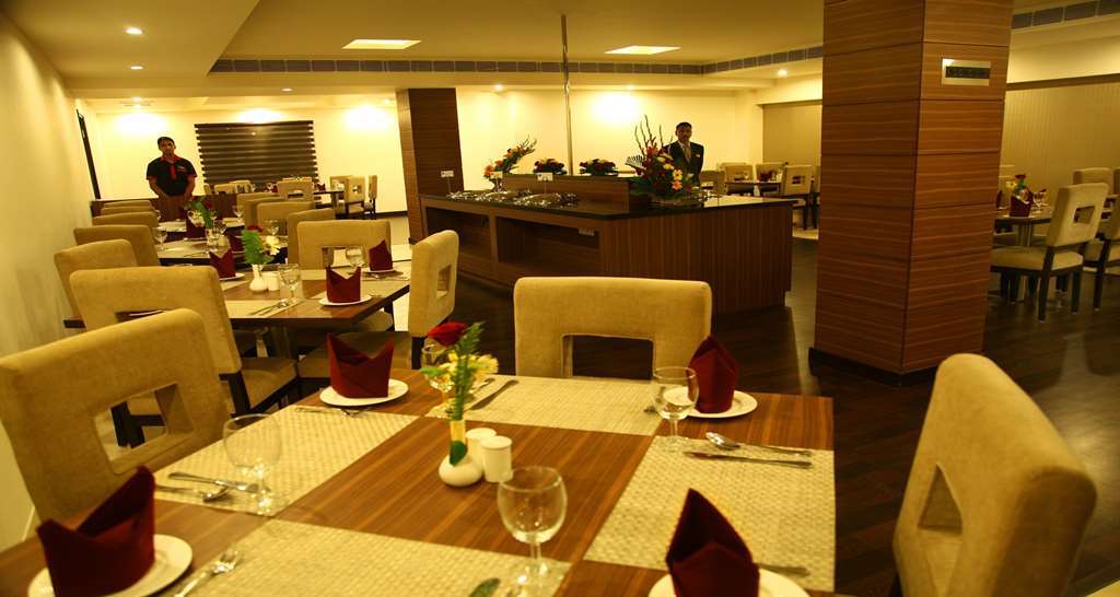 Continent Nakodar Hotel & Resorts Restaurante foto